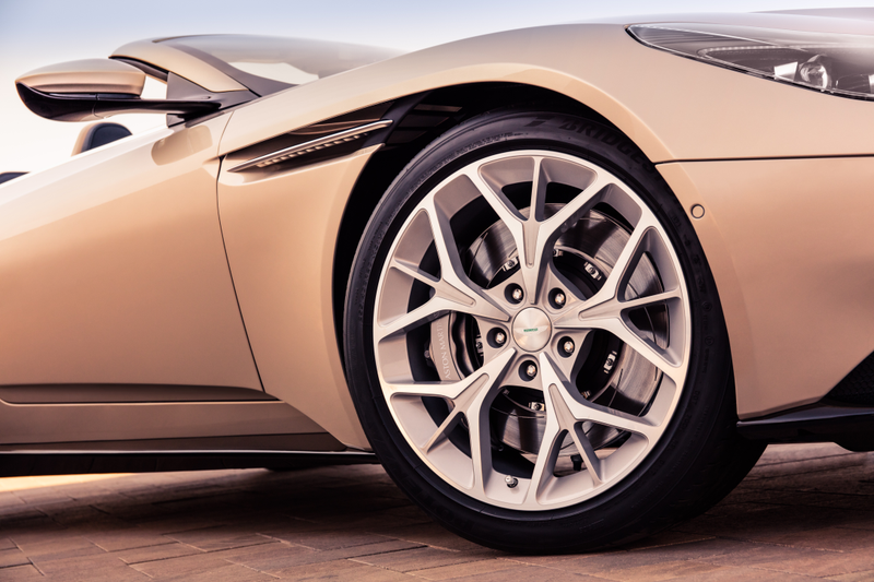 Illustration for article titled The 2018 Aston Martin DB11 Volante Looks Amazing Without A Roof